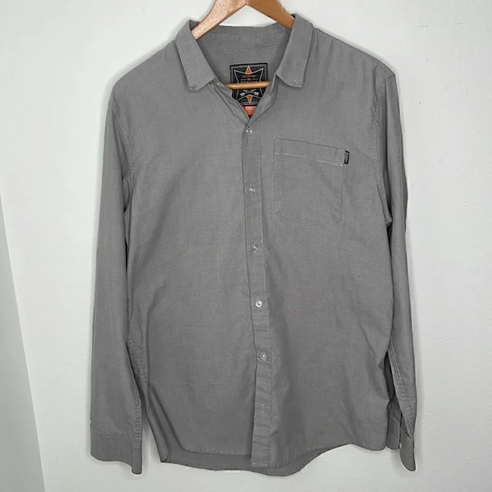 Dravus button up shirt. Grey. Size Large.